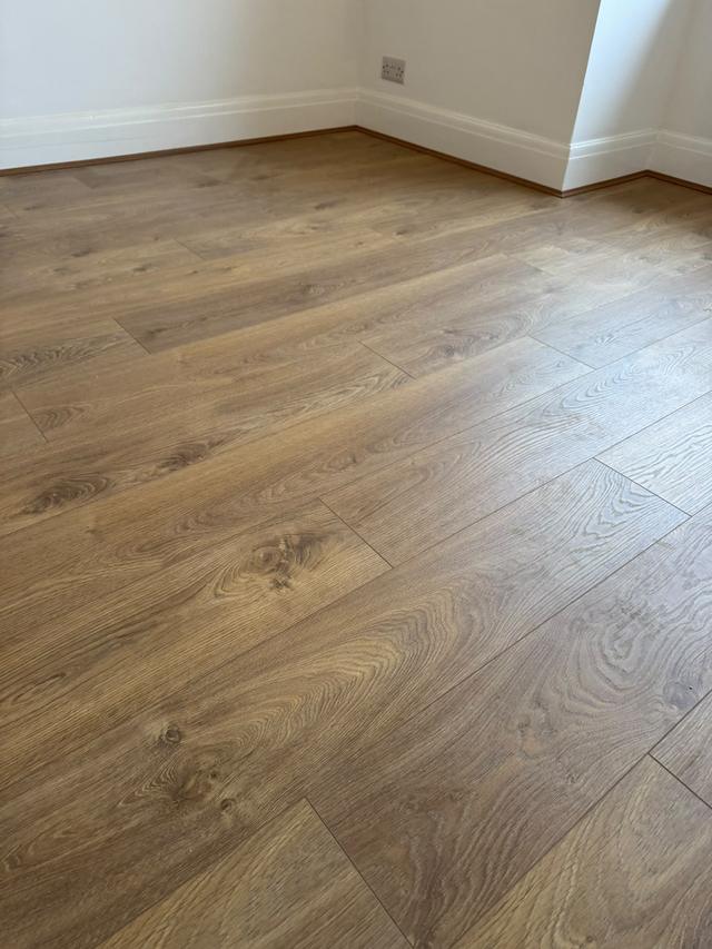 Oak-effect laminate floor