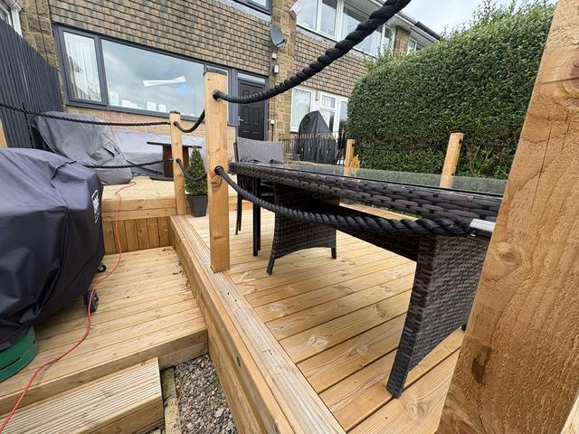 Decking with rope post balustrade