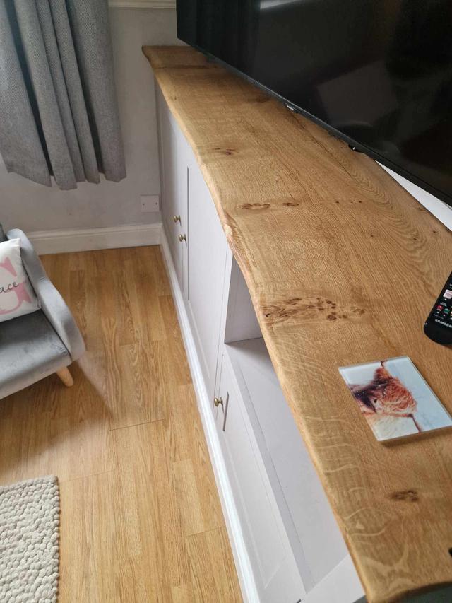 Rustic oak worktop detail